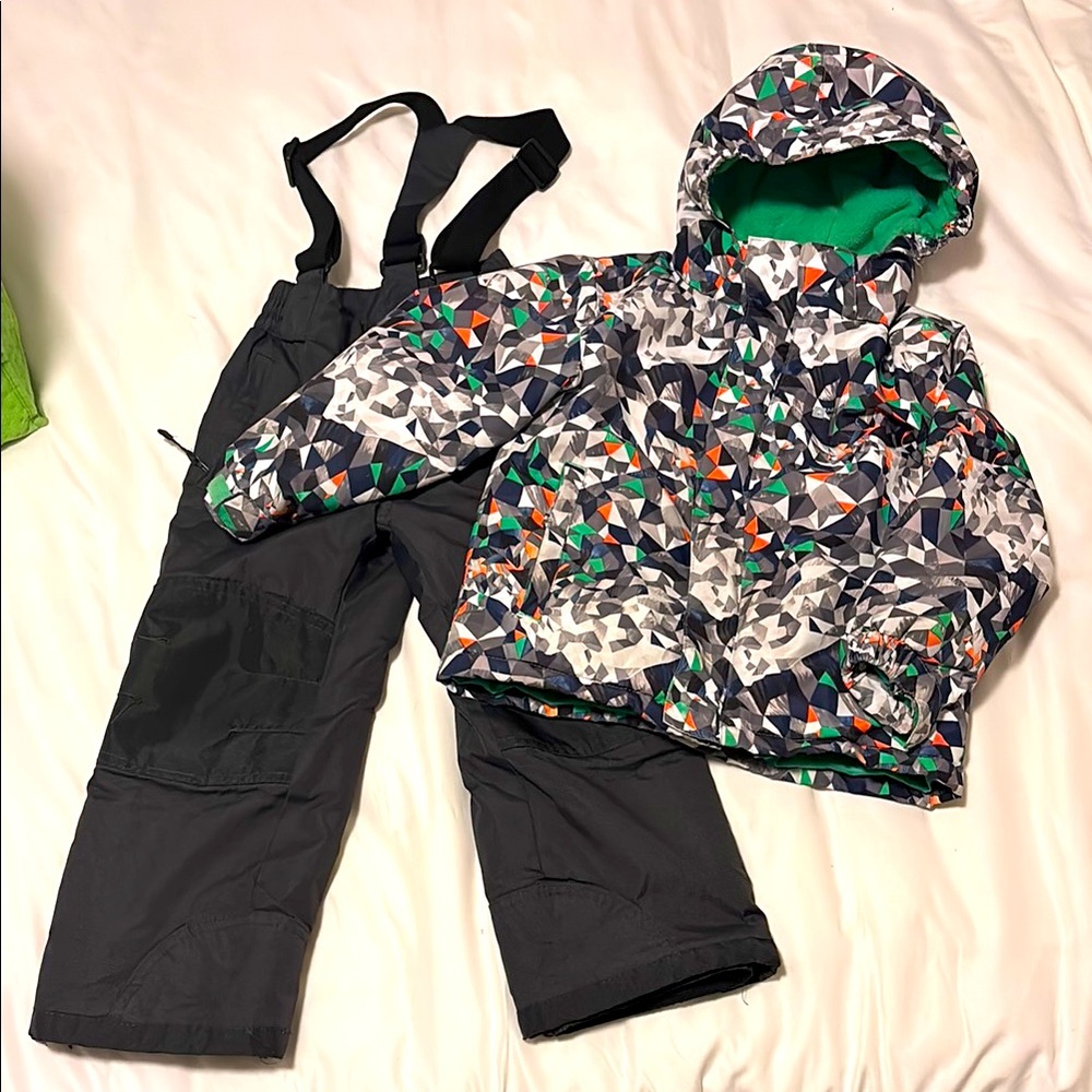Kids Winter Ski Jacket and Snow Pants - Geo Print with Green Lining